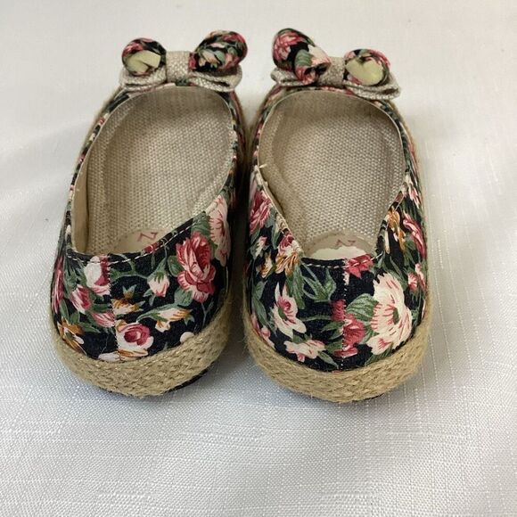 Fab Kickz Girls Black/Floral Shoe Size 10 - Picture 2 of 7